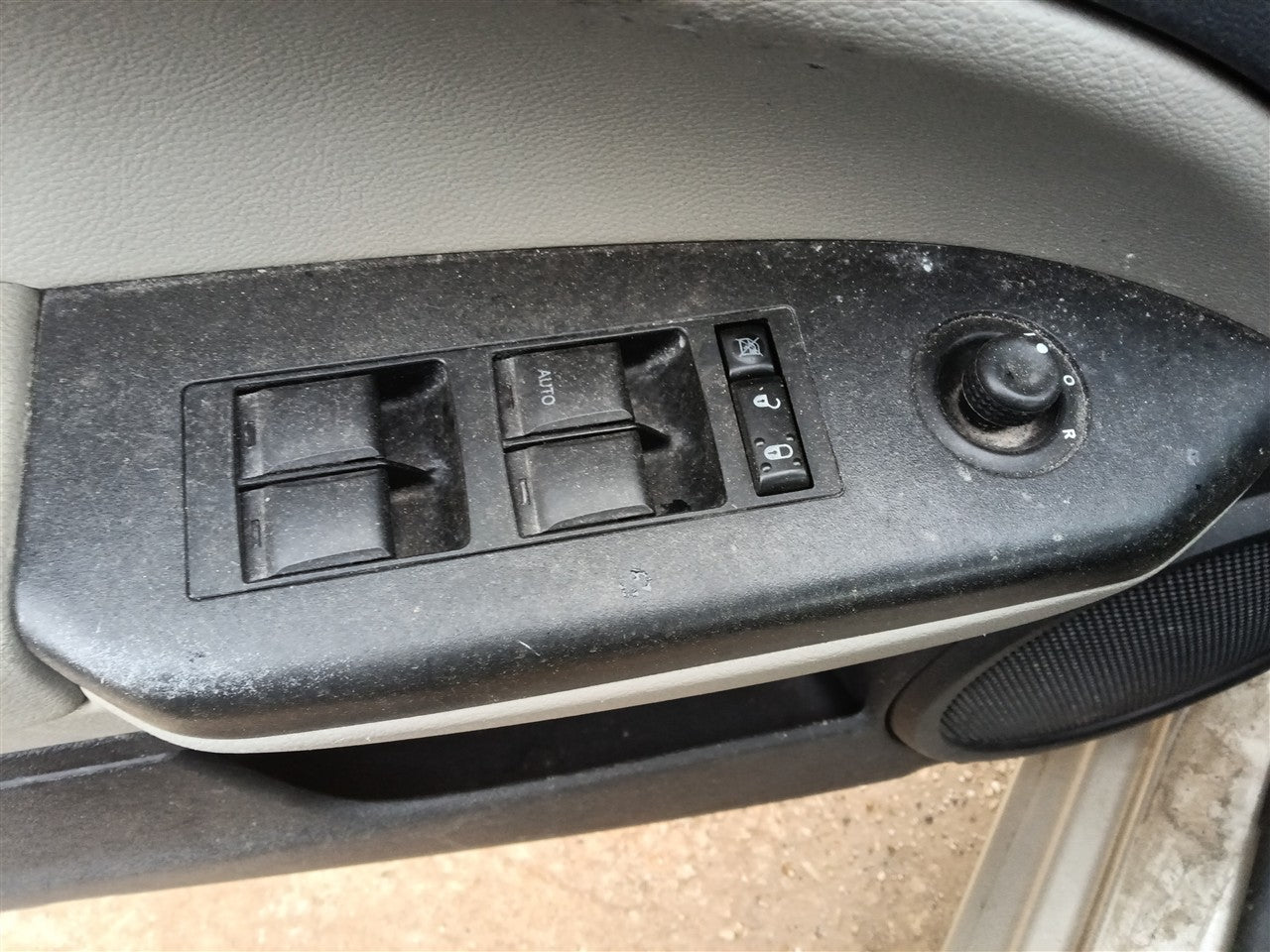 2007 2008 2009 2010 Dodge Caliber Driver Side Left Front Door Window Master Switch Driver s lock and