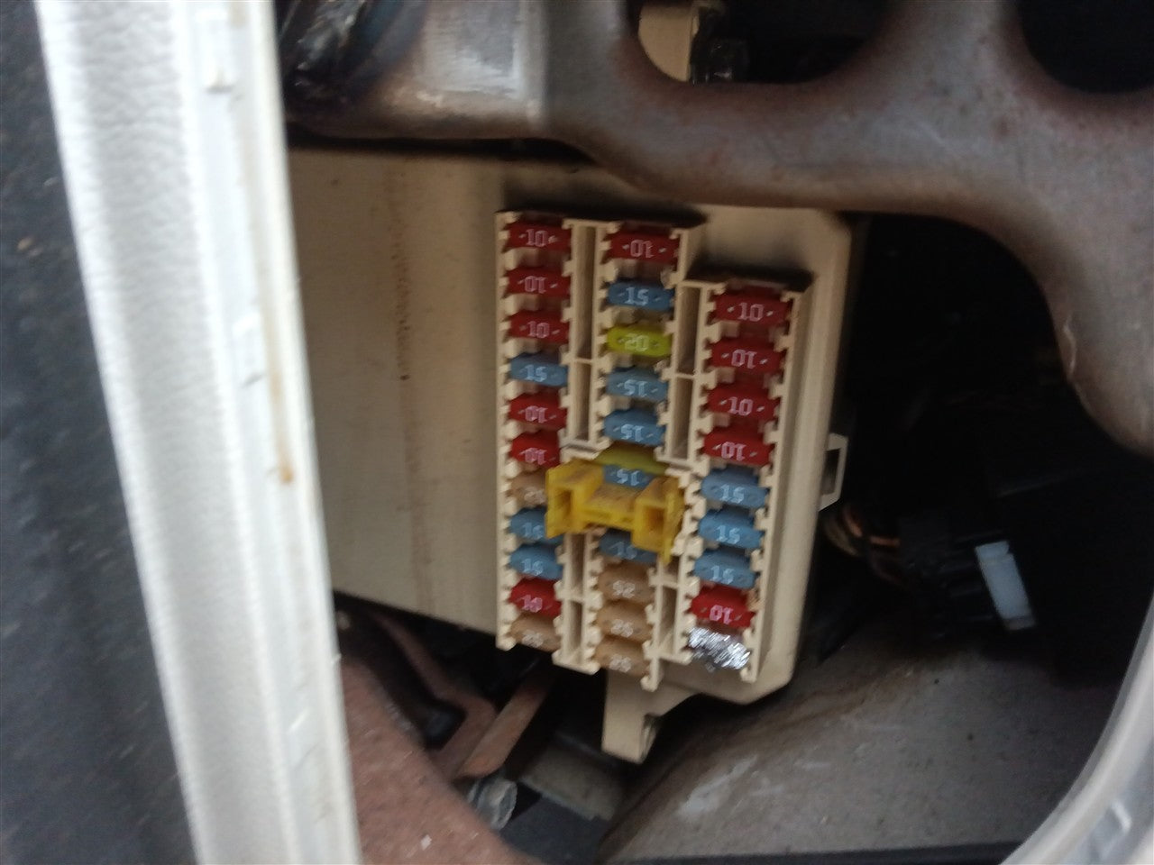 2010 KIA Forte Cabin Interior Fuse Box Relay Panel