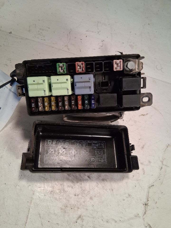 2010 2011 Mini Cooper Clubman, Mini Cooper, Mini Cooper Countryman Engine Bay Fuse Box Relay Panel HT
