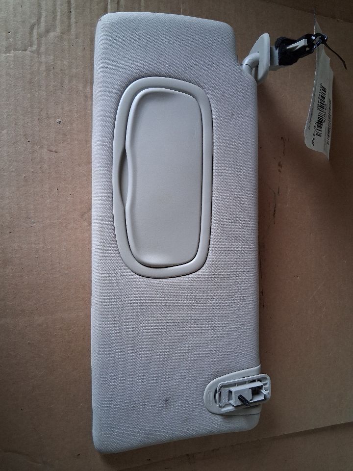 2014 thru 2018 Jeep Cherokee Driver Side Left Sun Visor illuminated L