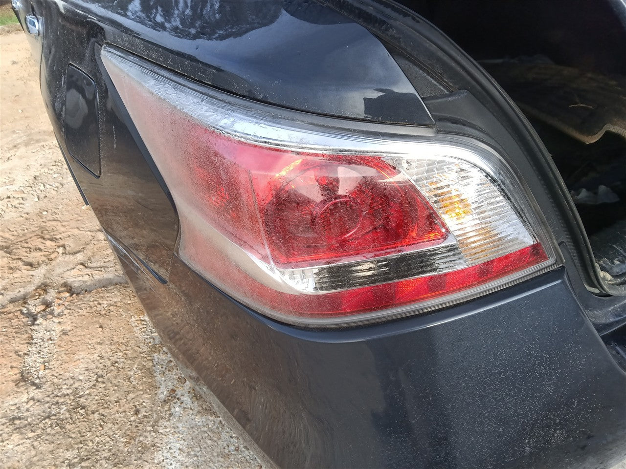 2014 2015 Nissan Altima Driver Side Left Tail Light Lamp Assembly quarter panel mounted Sdn without LED L