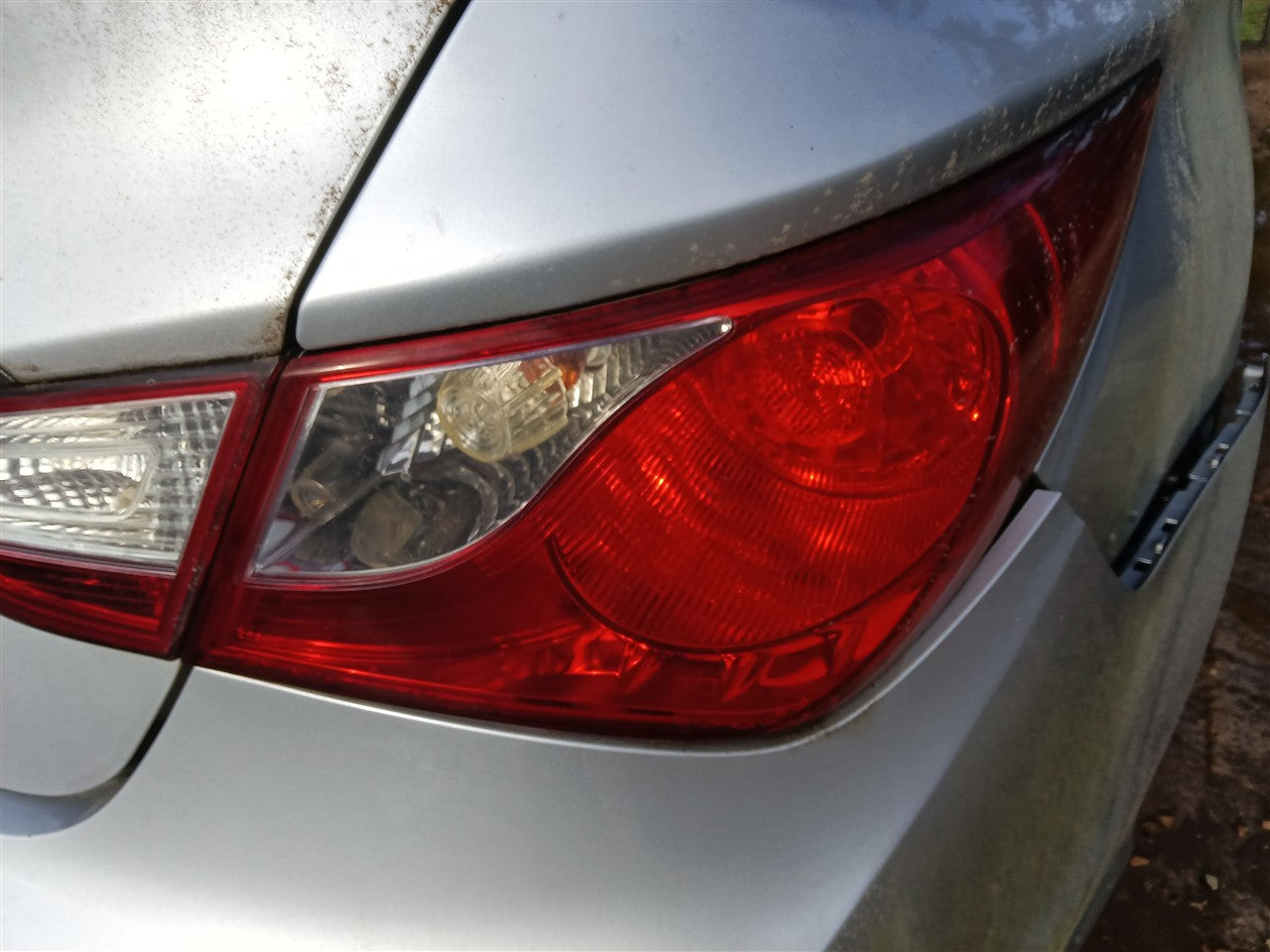 2011 2012 2013 2014 Hyundai Sonata Passenger Side Right Tail Light Lamp Assembly quarter panel mounted R
