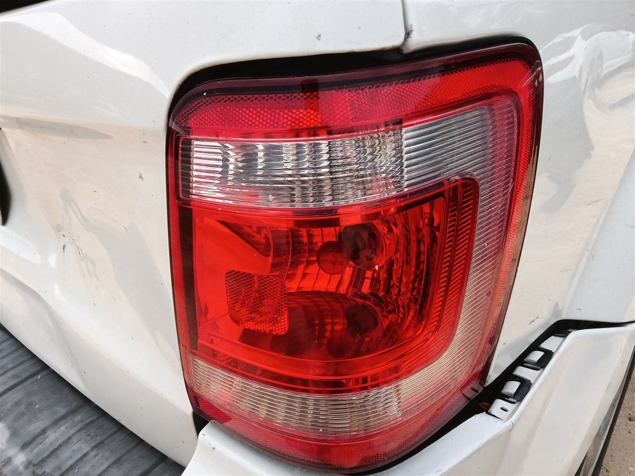 2008 thru 2012 Ford Escape Passenger Side Right Tail Light Lamp Assembly R