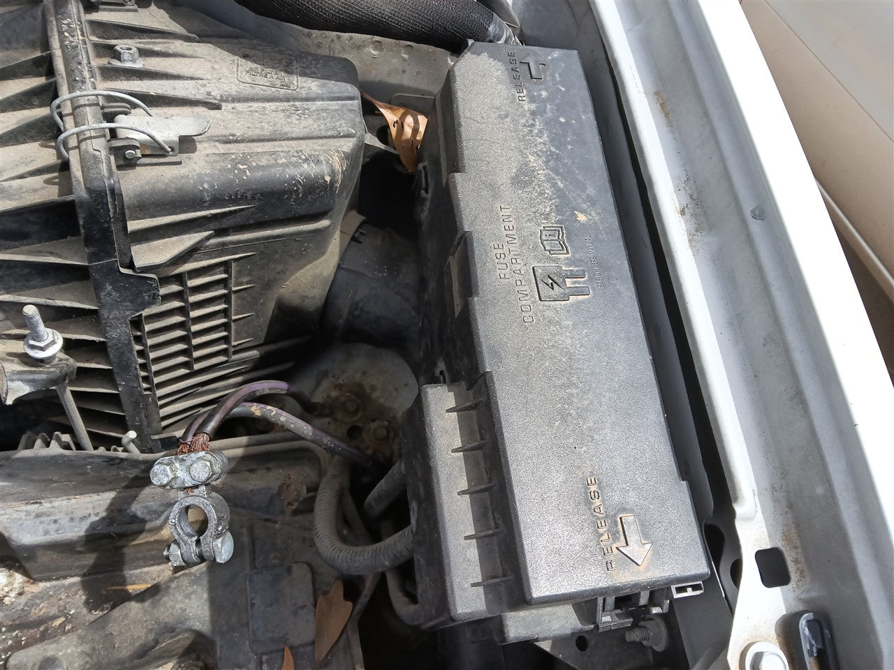 2011 2012 Ford Escape, Mercury Mariner Engine Bay Fuse Box Relay Panel gasoline VIN 7 8th digit without automatic park