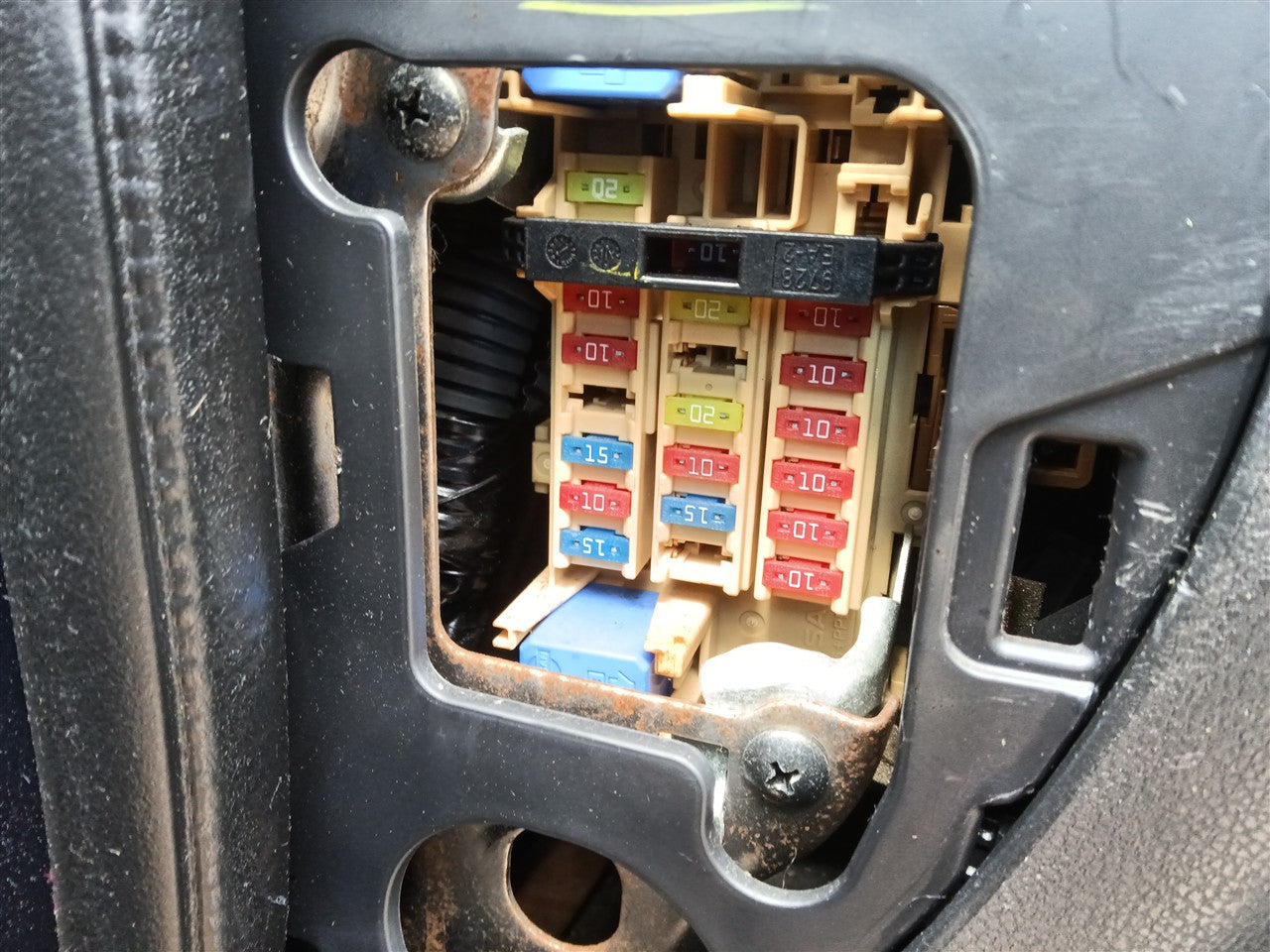 2016 Nissan Versa Cabin Interior Fuse Box Relay Panel
