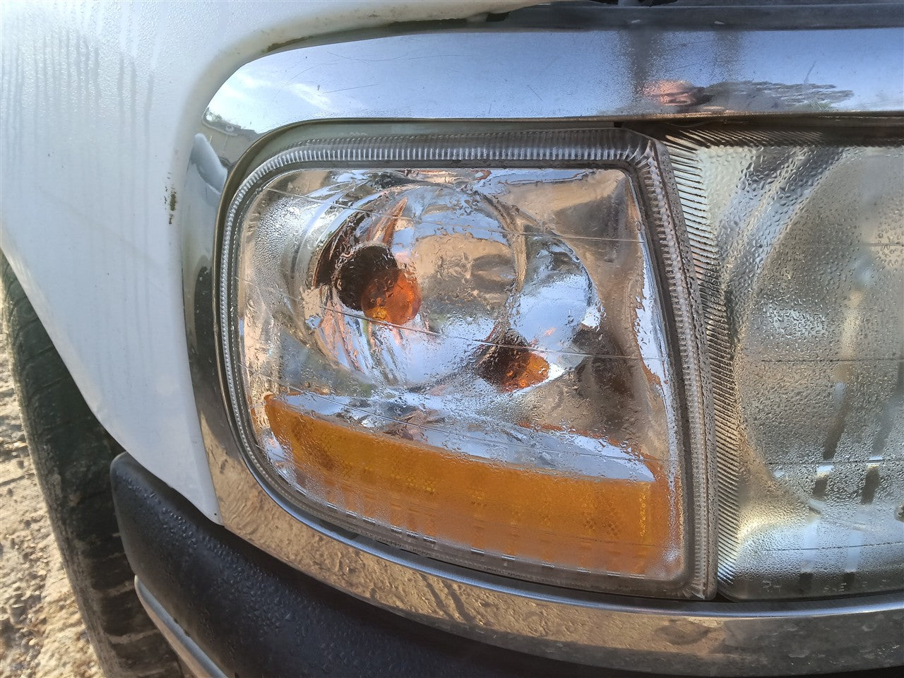 1997 thru 2004 Ford F150, Ford Expedition, Ford F250 Passenger Side Right Front Lamp Park Turn Signal R