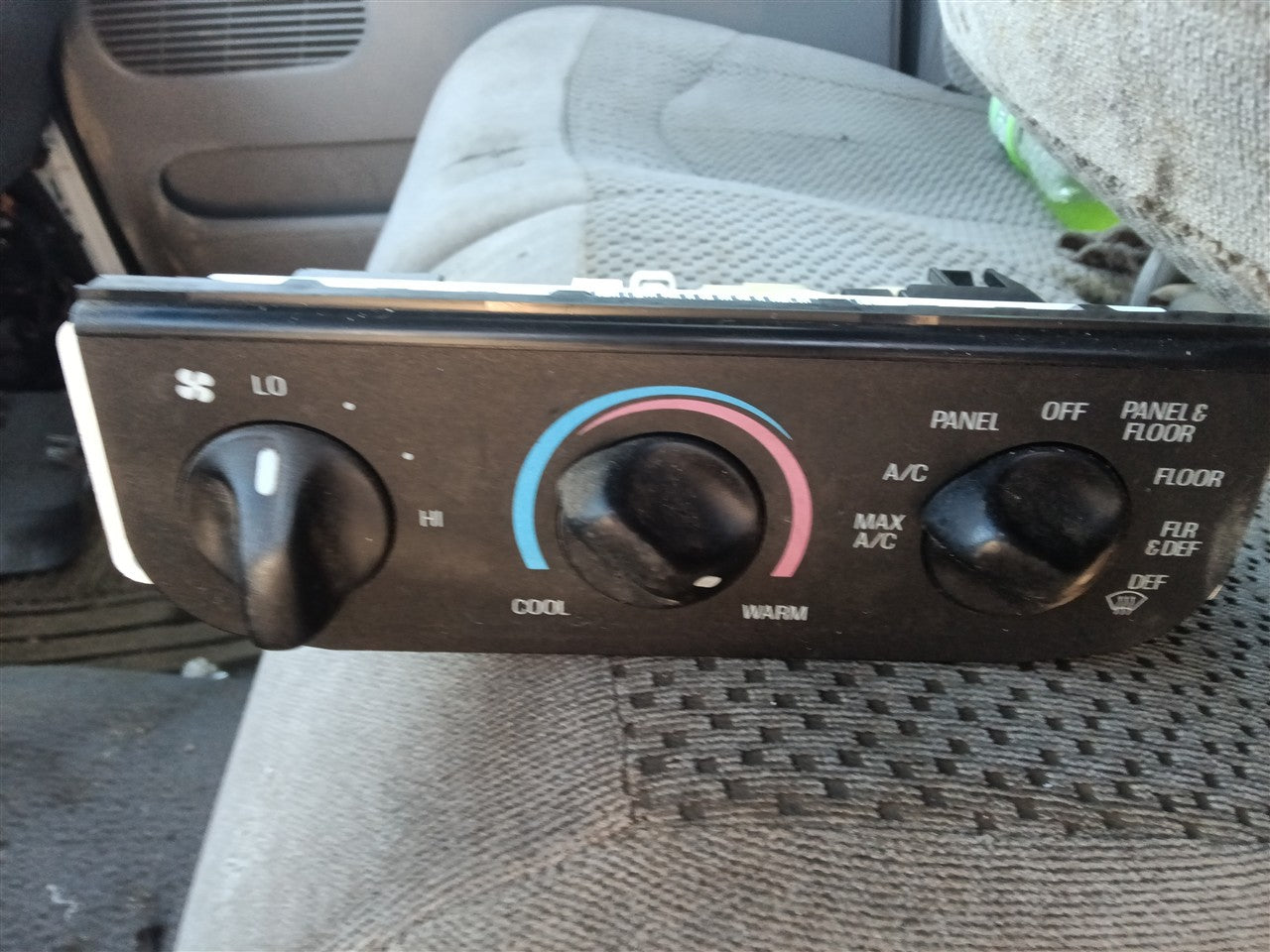 1999 thru 2004 Ford F150, Ford Expedition, Lincoln Navigator, Ford F250 AC Heater Temperature Climate Control Unit