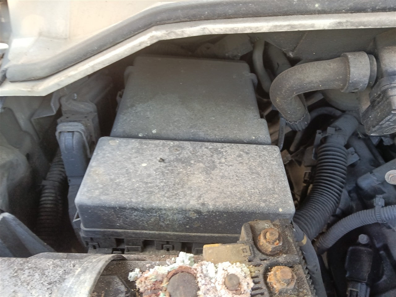 2008 thru 2012 Nissan Armada, Infiniti QX56 Engine Bay Fuse Box Relay Panel 5.6L VK56DE