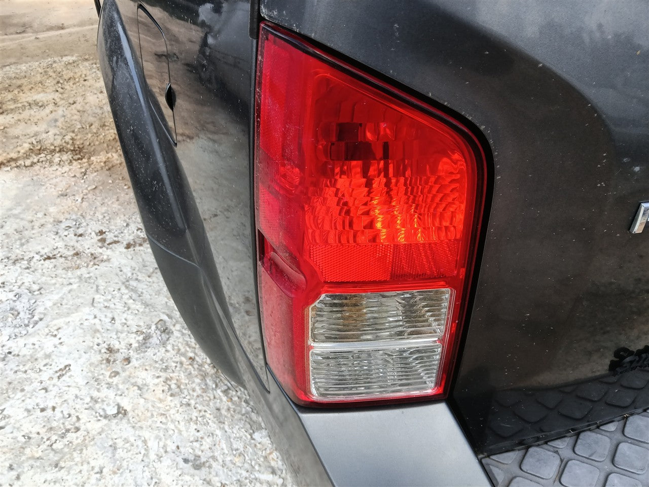 2005 thru 2012 Nissan Pathfinder Driver Side Left Tail Light Lamp Assembly quarter mounted L