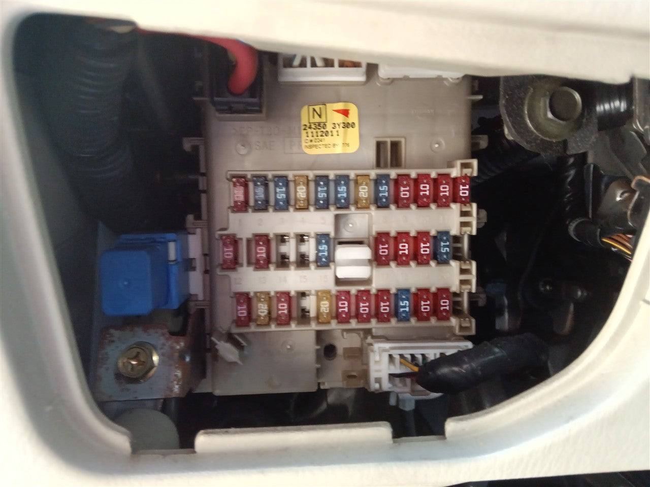 2002 Infiniti I35 Cabin Interior Fuse Box Relay Panel