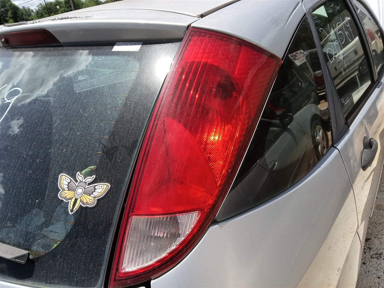2000 thru 2007 Ford Focus Passenger Side Right Tail Light Lamp Assembly R