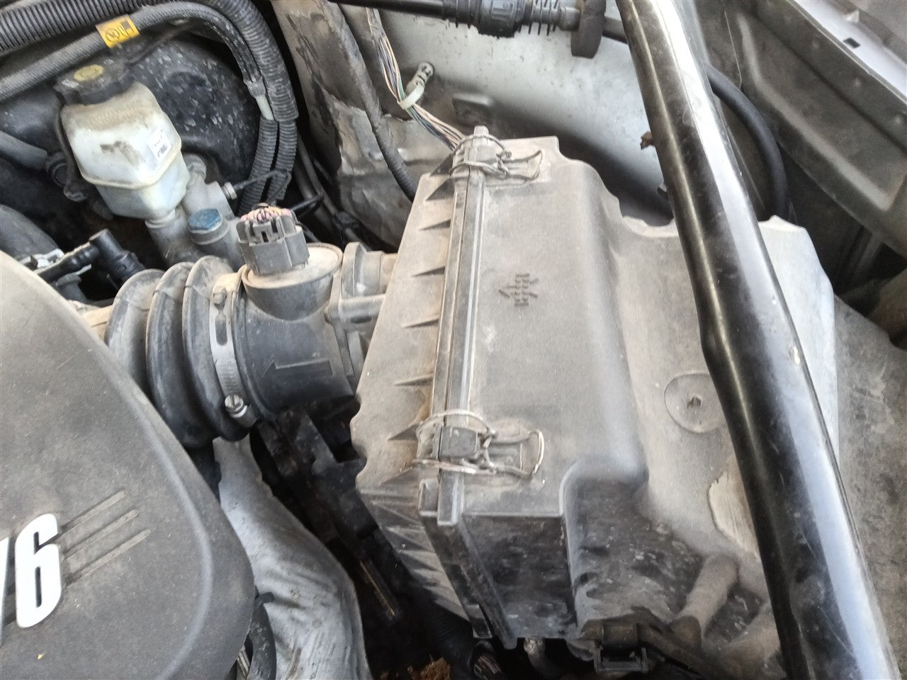 2006 2007 2008 2009 Chevrolet Impala, Chevrolet Monte Carlo Air Cleaner Intake Filter Box