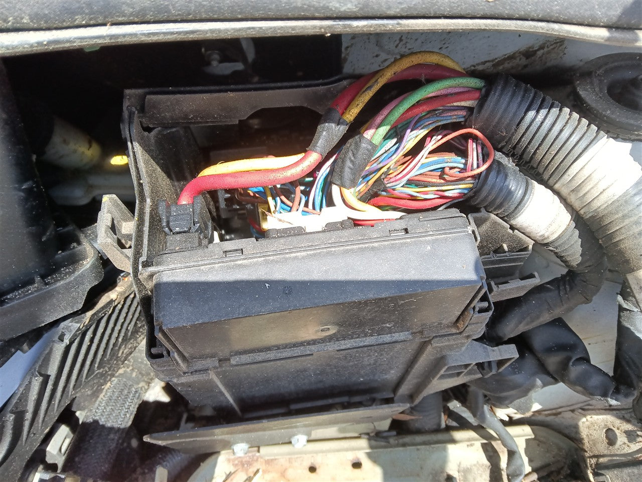 2013 thru 2019 Nissan Versa, Nissan Worldwide Micra Engine Bay Fuse Box Relay Panel