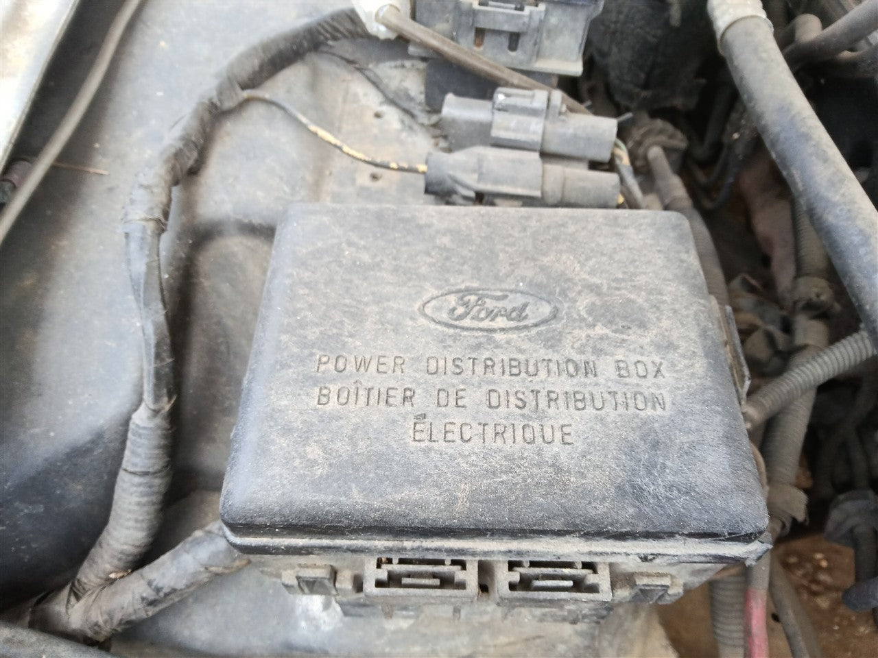 2002 Ford Crown Victoria Engine Bay Fuse Box Relay Panel VIN W 8th digit gasoline Romeo with police package