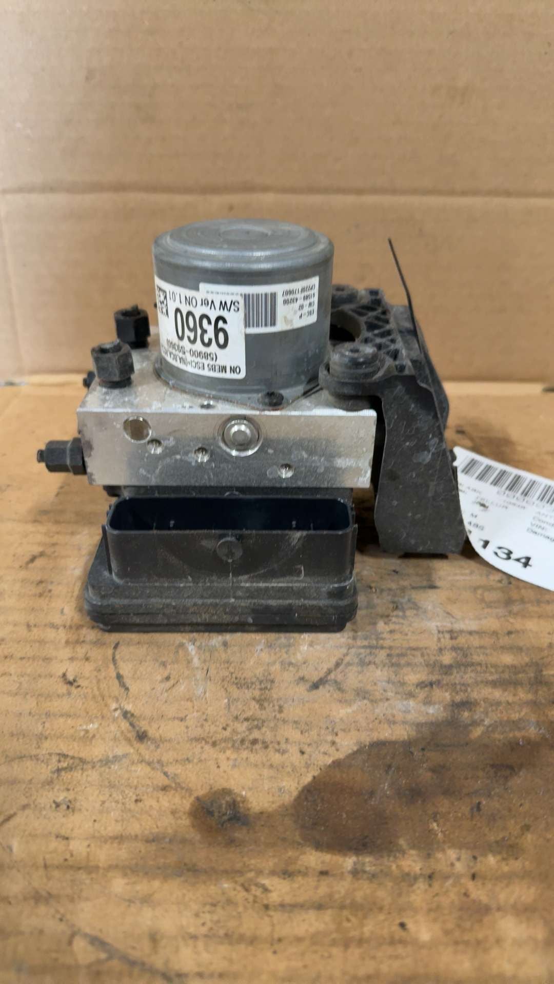 2020 2021 2022 KIA Telluride ABS Anti Lock Brake Pump Control Module actuator and assembly
