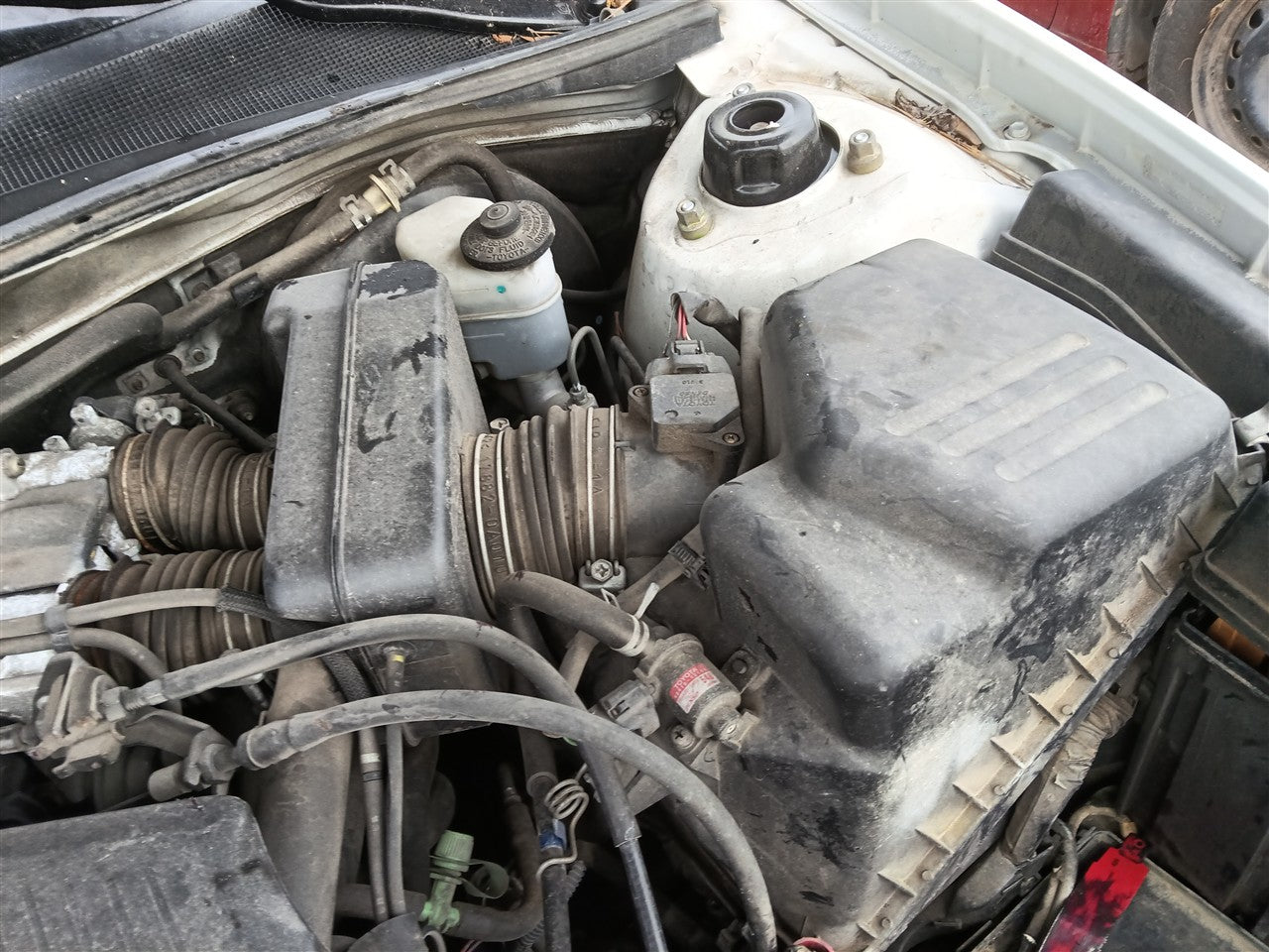 2000 thru 2004 Toyota Avalon Air Cleaner Intake Filter Box