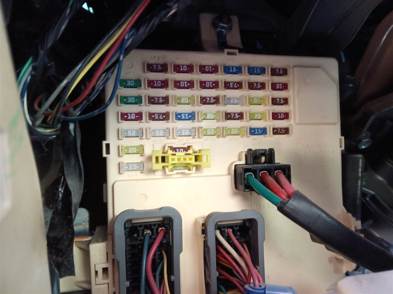 2012 Hyundai Sonata Cabin Interior Fuse Box Relay Panel
