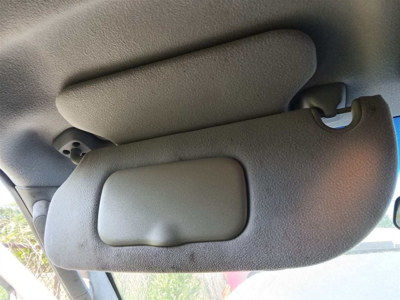 2005 2006 Ford Expedition Driver Side Left Sun Visor L with roof console without garage door opener