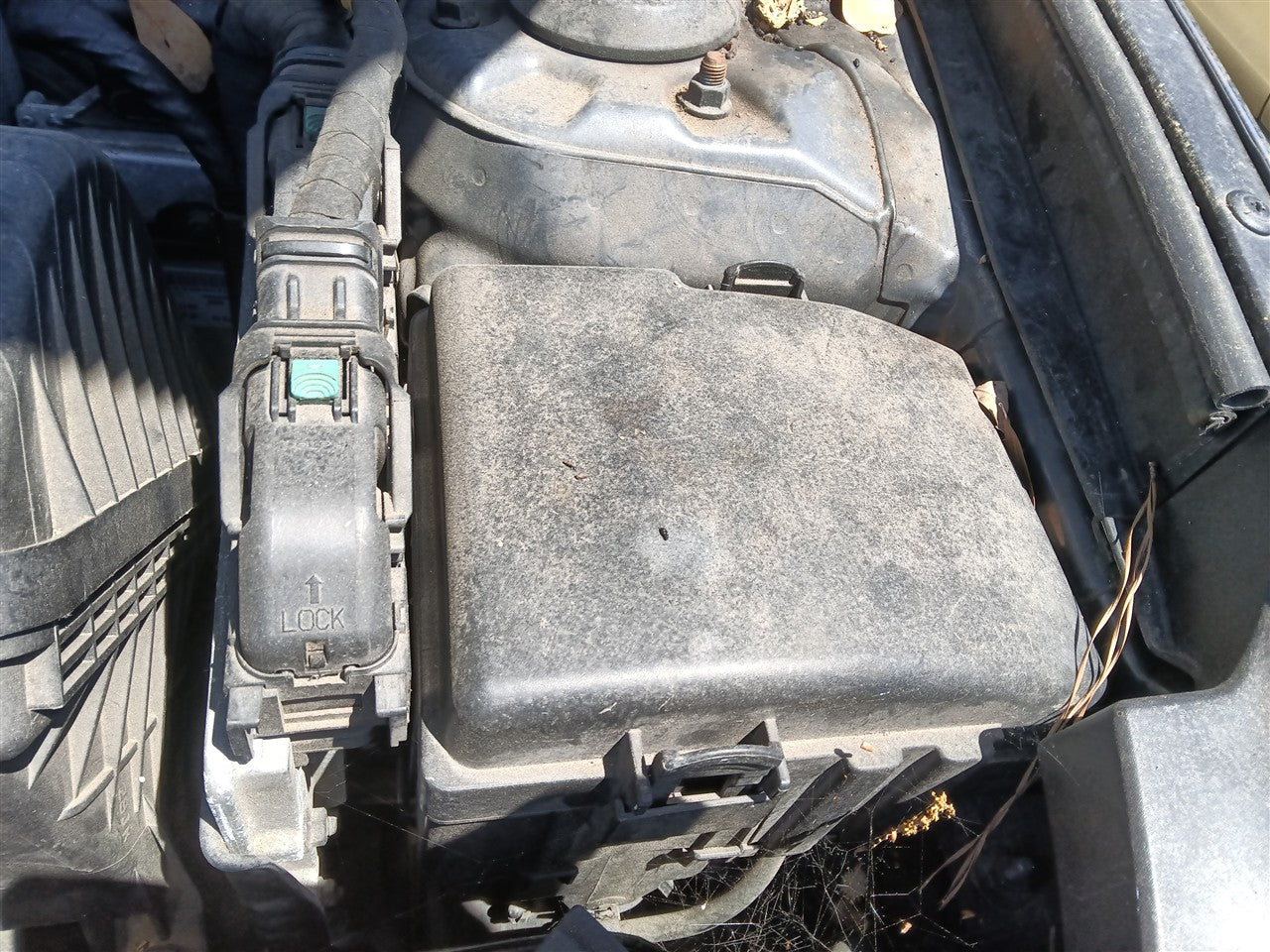 2012 2013 Hyundai Azera Engine Bay Fuse Box Relay Panel compartment