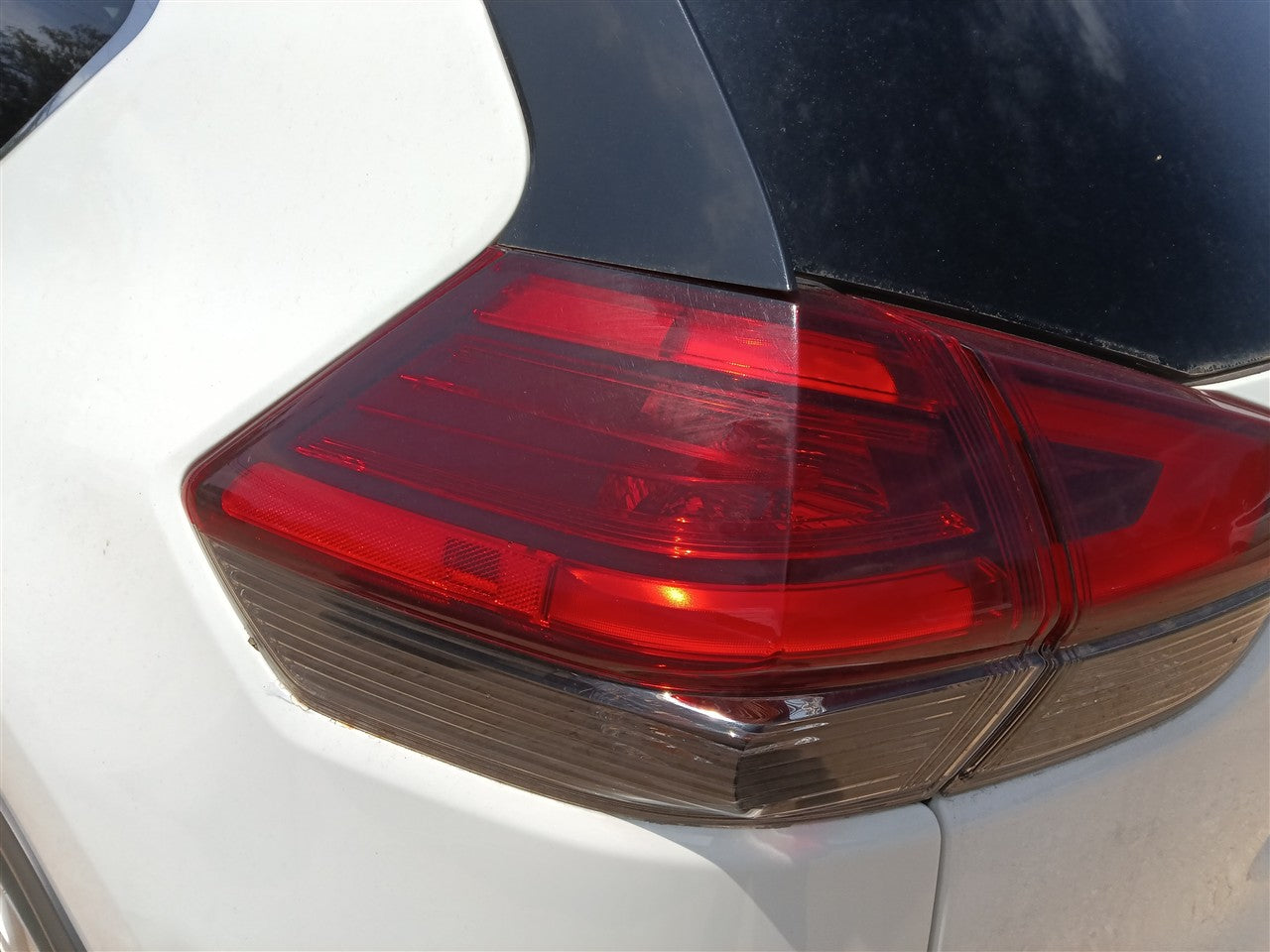 2017 Nissan Rogue Driver Side Left Tail Light Lamp Assembly quarter panel mounted L