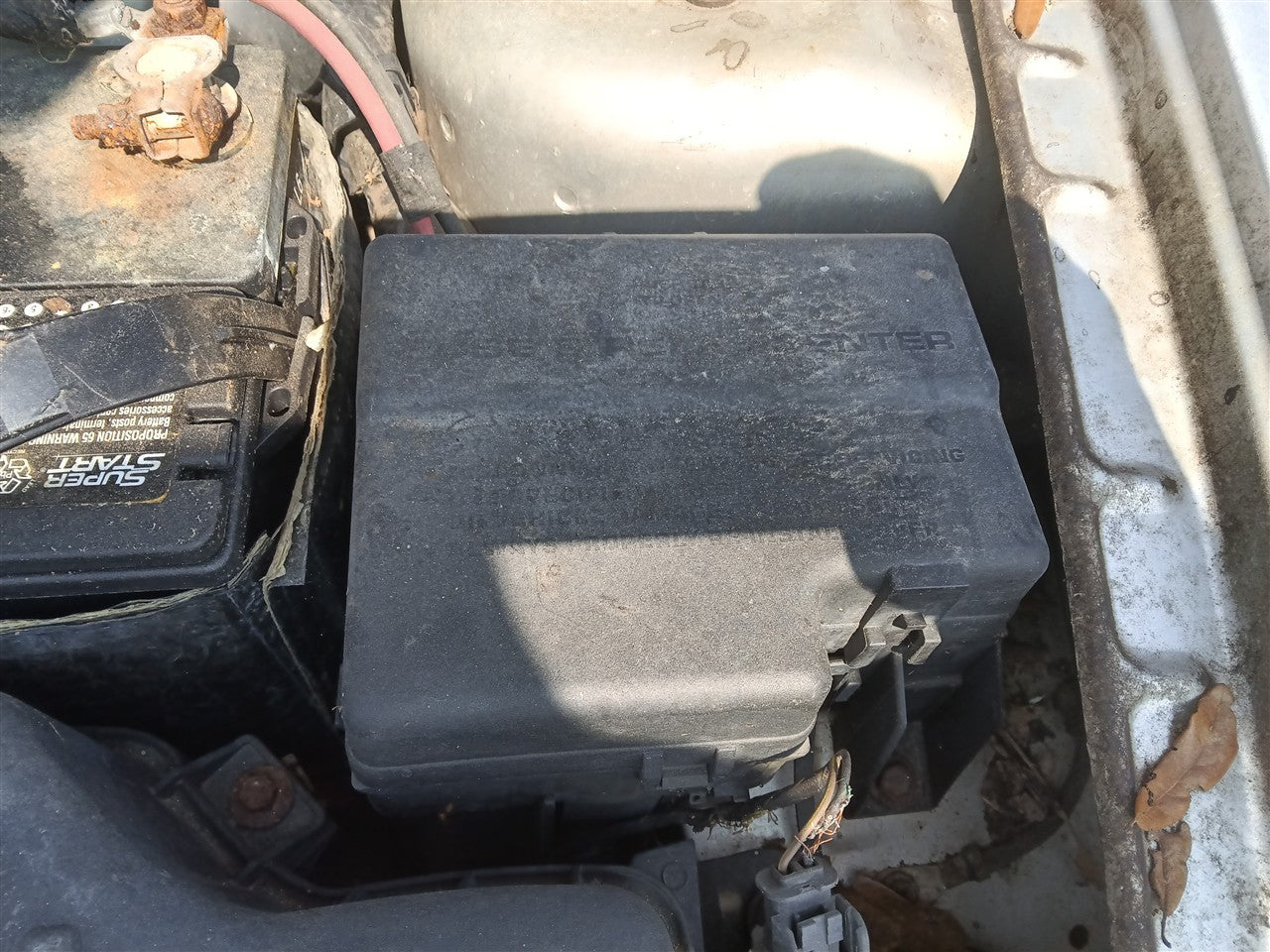 2003 2004 2005 Plymouth Neon Engine Bay Fuse Box Relay Panel compartment