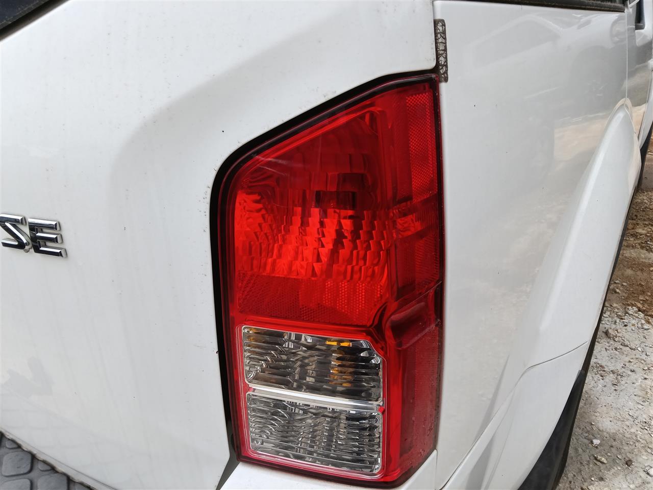 2005 thru 2012 Nissan Pathfinder Passenger Side Right Tail Light Lamp Assembly quarter mounted R