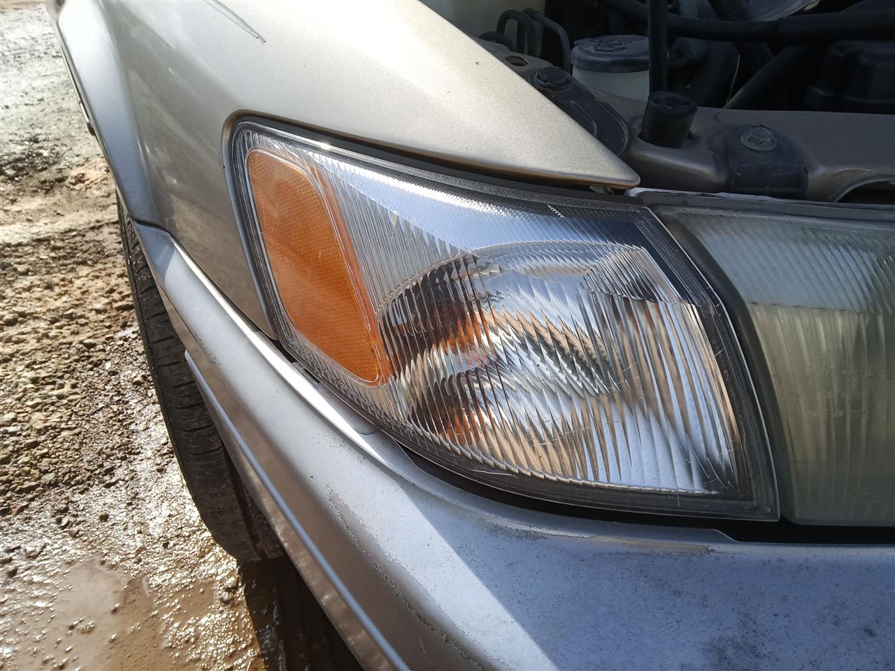 1997 1998 1999 Toyota Camry Passenger Side Right Front Lamp Park Turn Signal fender mounted