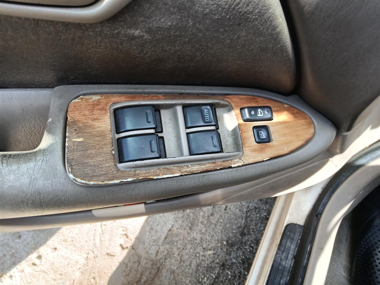 1997 Toyota Camry Front Door Window Master Switch