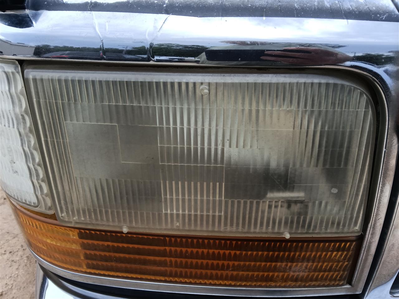 1992 thru 1997 Ford F250, Ford F350, Ford F450, Ford Bronco and 1 more Passenger Side Right Headlight Headlamp Assembly from