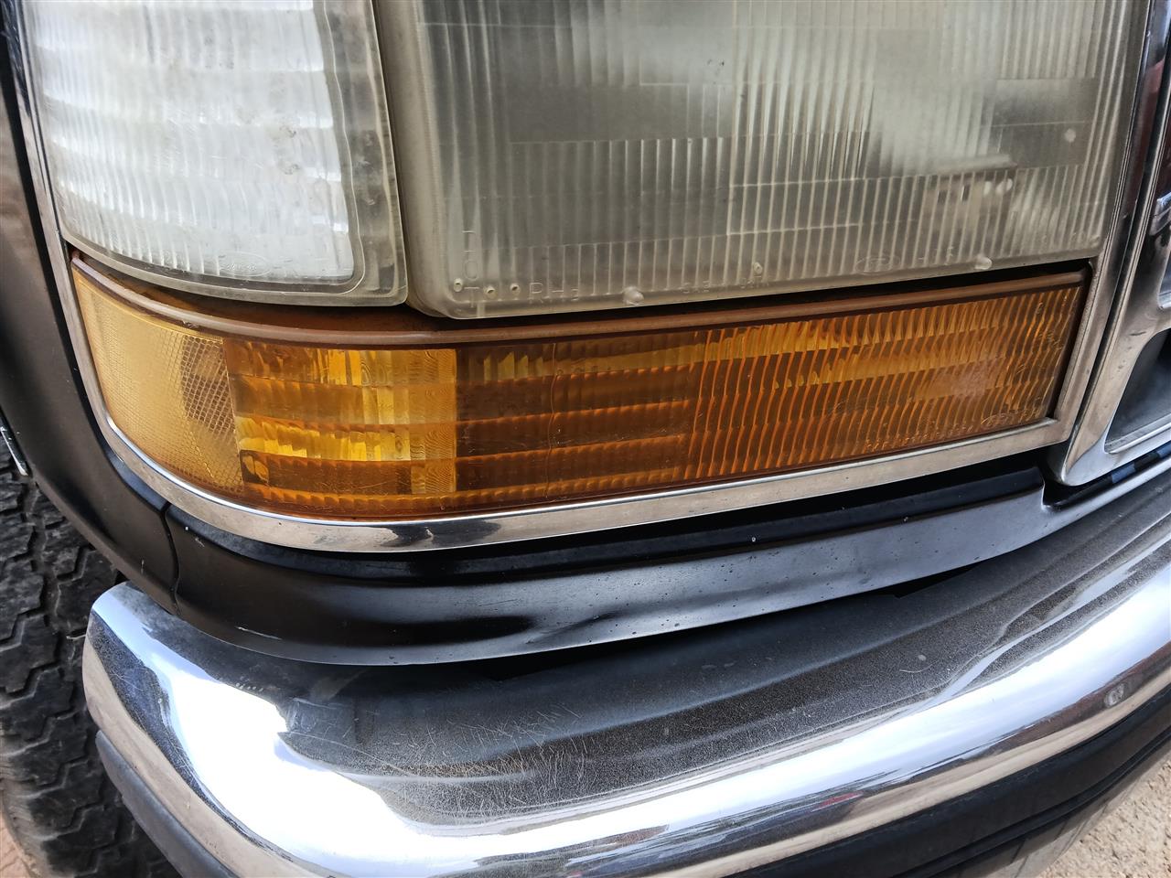 1992 thru 1997 Ford F250, Ford F350, Ford F450, Ford Bronco and 1 more Passenger Side Right Front Lamp Park Turn Signal