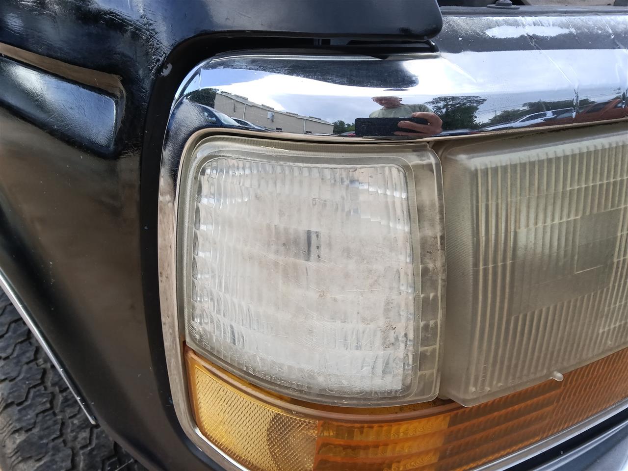 1992 thru 1997 Ford F250, Ford F350, Ford Bronco, Ford F150 Passenger Side Right Front Lamp Side Marker headlamp mounted