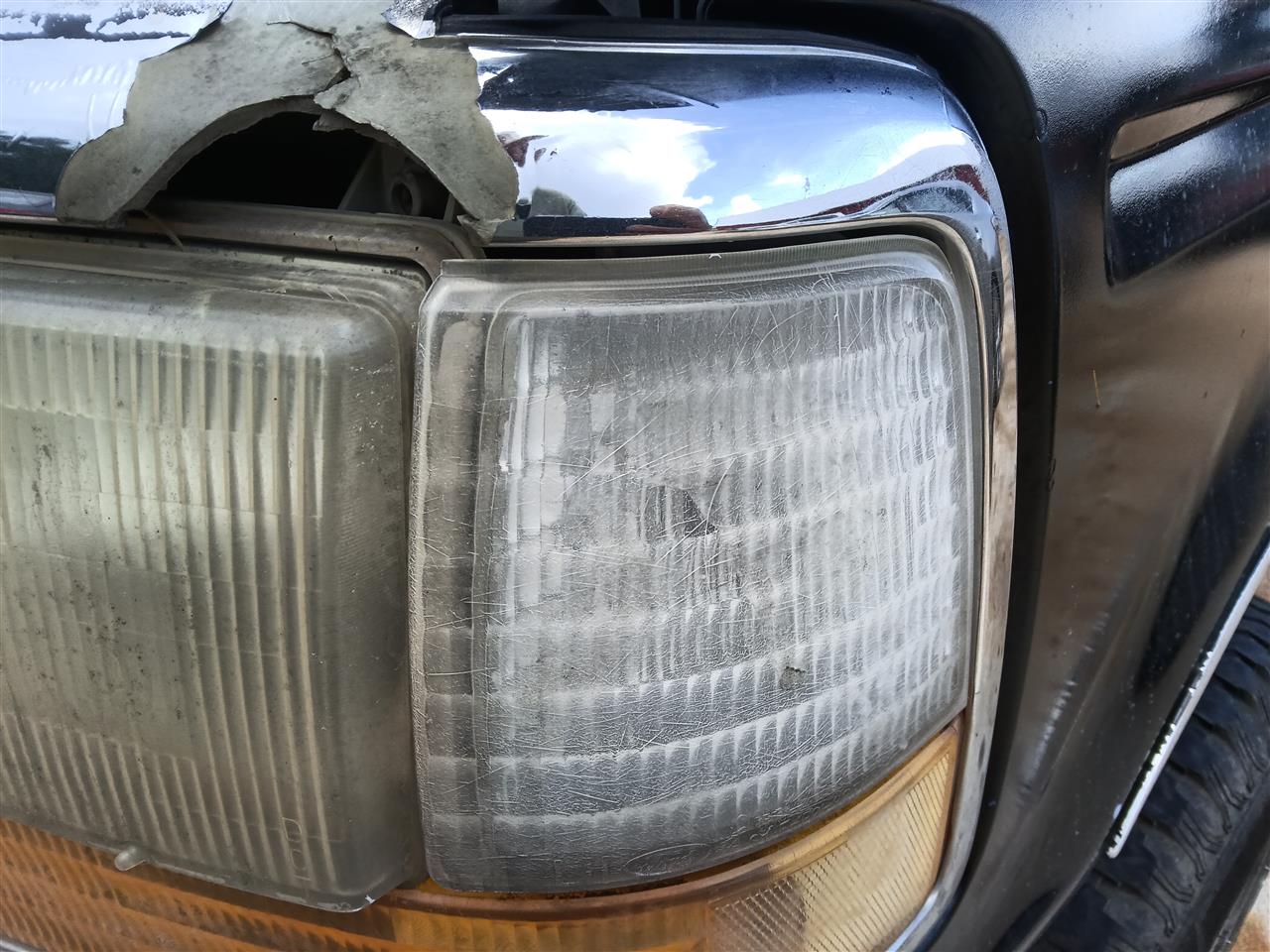 1992 thru 1997 Ford F250, Ford F350, Ford Bronco, Ford F150 Driver Side Left Front Lamp Side Marker headlamp mounted