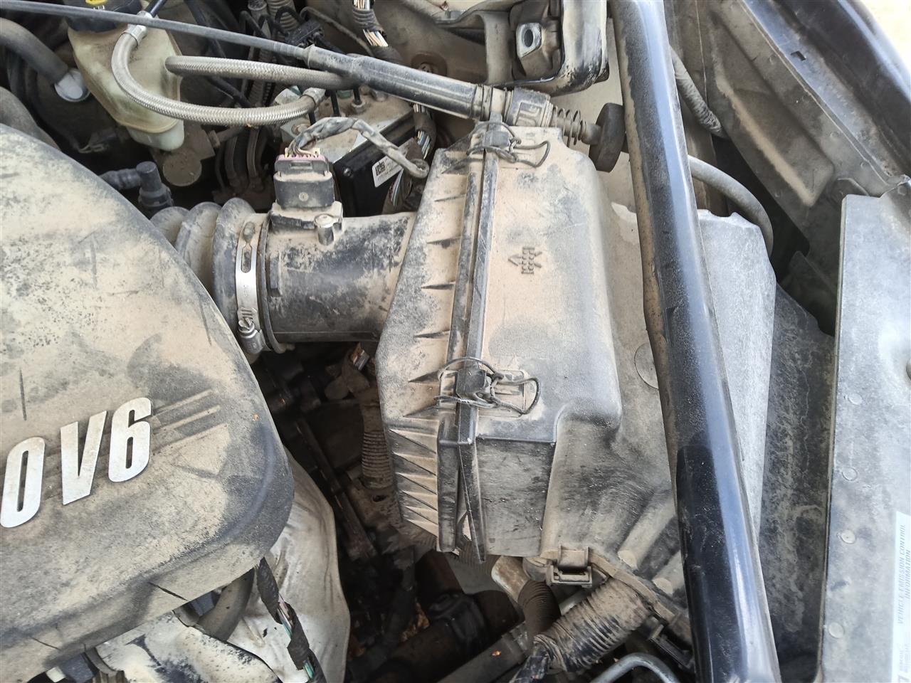 2010 2011 Chevrolet Impala Air Cleaner Intake Filter Box
