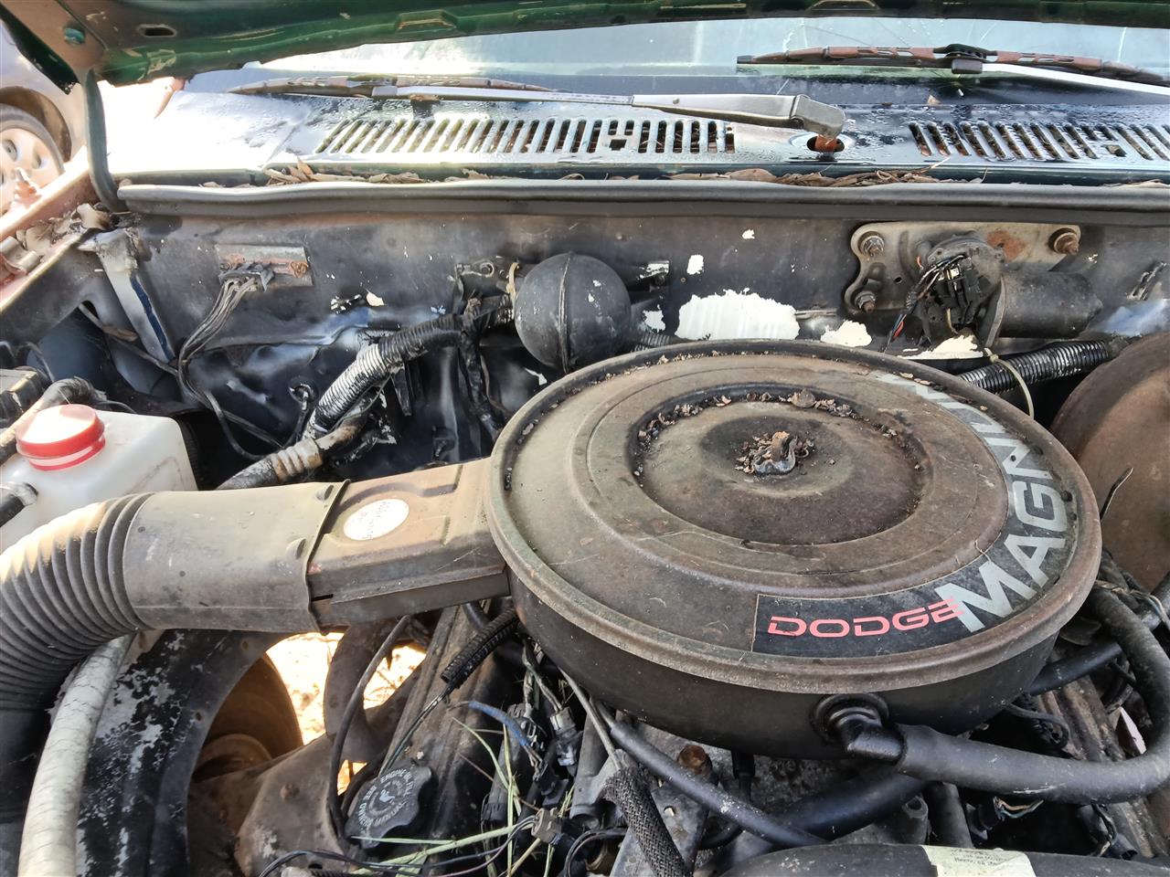 1992 thru 1999 Dodge Dakota, Dodge 1500 Van, Dodge 2500 Van, Dodge 3500 Van and 6 more Air Cleaner Intake Filter Box