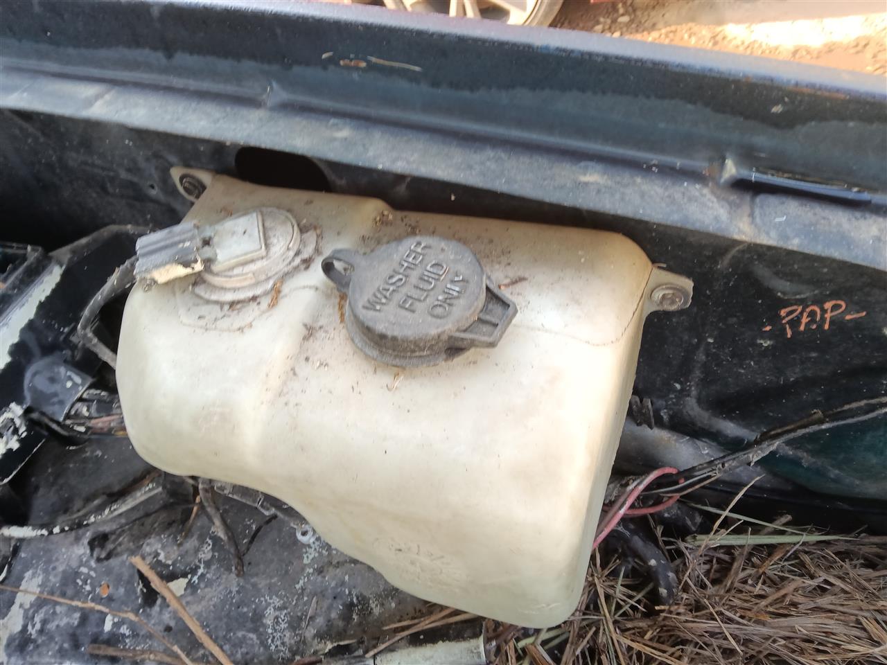 1996 Dodge Dakota Wash Reservoir Assembly