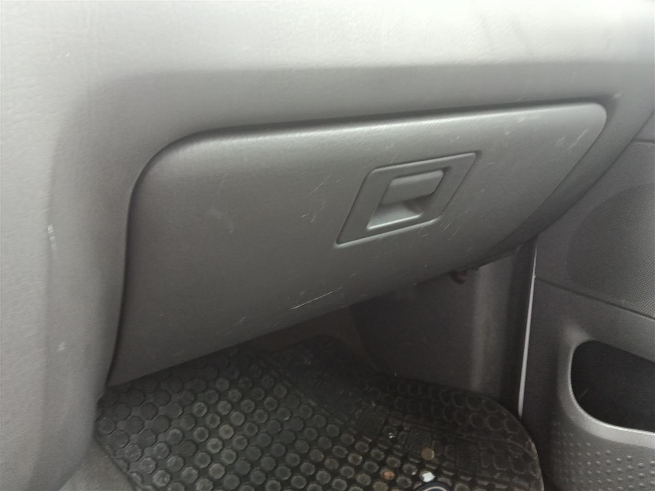 2004 Ford Explorer Glove Box Compartment