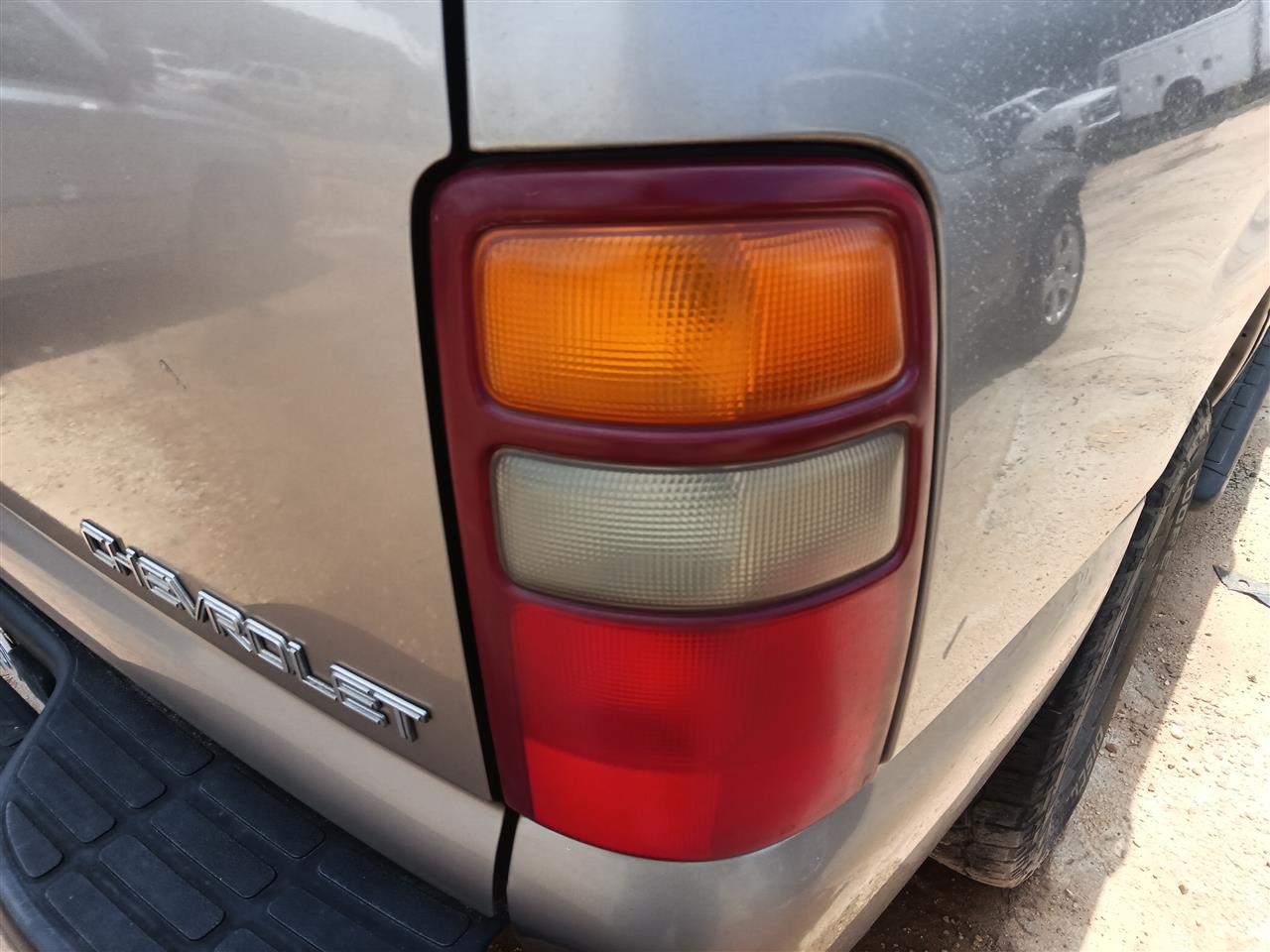 2000 2001 2002 2003 Chevrolet Suburban 1500, Chevrolet Suburban 2500, Chevrolet Tahoe, GMC Yukon and 2 more Passenger Side