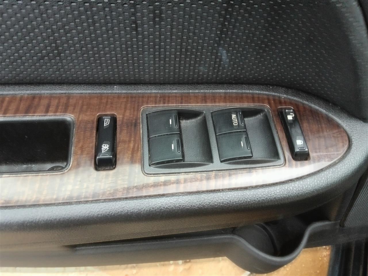 2005 thru 2009 Ford Five Hundred, Ford Freestyle, Mercury Montego, Ford Taurus and 2 more Driver Side Left Front Door Window