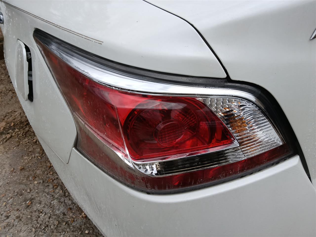 2014 2015 Nissan Altima Driver Side Left Tail Light Lamp Assembly quarter panel mounted Sdn without LED L