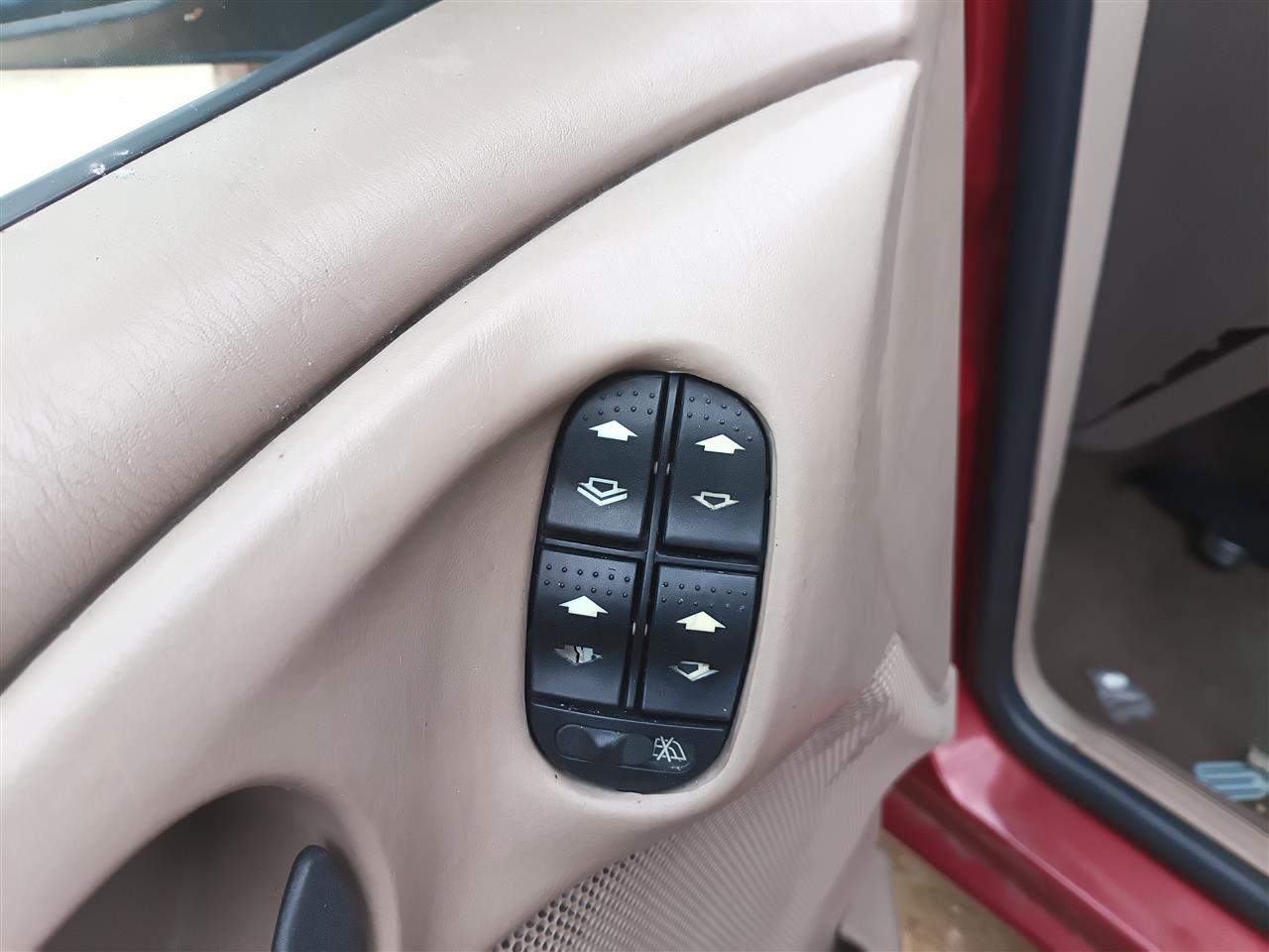 2000 thru 2007 Ford Focus Driver Side Left Front Door Window Master Switch Driver s