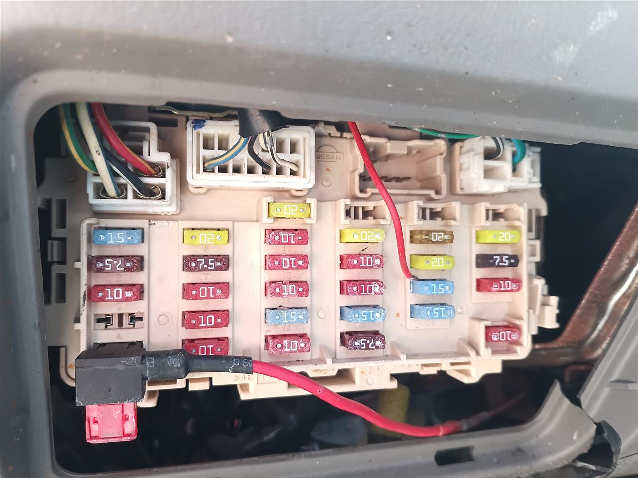2004 Nissan Xterra Cabin Interior Fuse Box Relay Panel