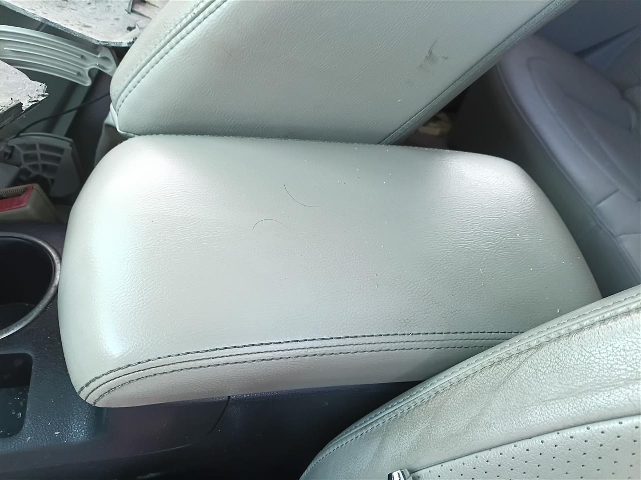 2011 2012 Nissan Rogue Console Front floor leather