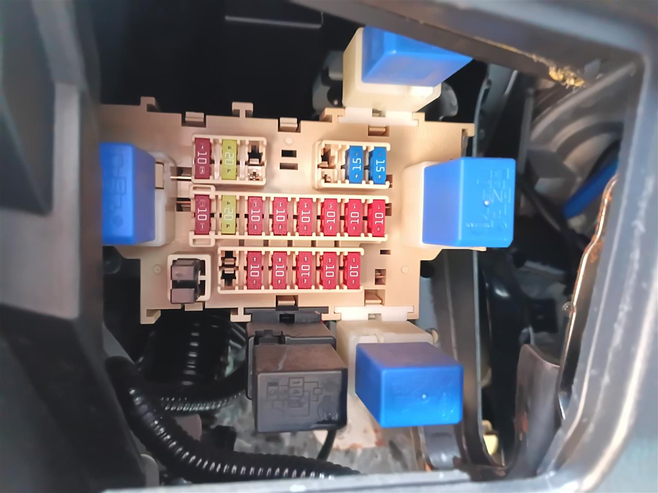 2011 Nissan Rogue Cabin Interior Fuse Box Relay Panel