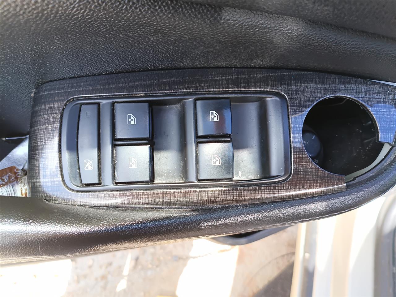 2011 thru 2016 Chevrolet Cruze, Chevrolet Orlando, Chevrolet Malibu Driver Side Left Front Door Window Master Switch Driver s