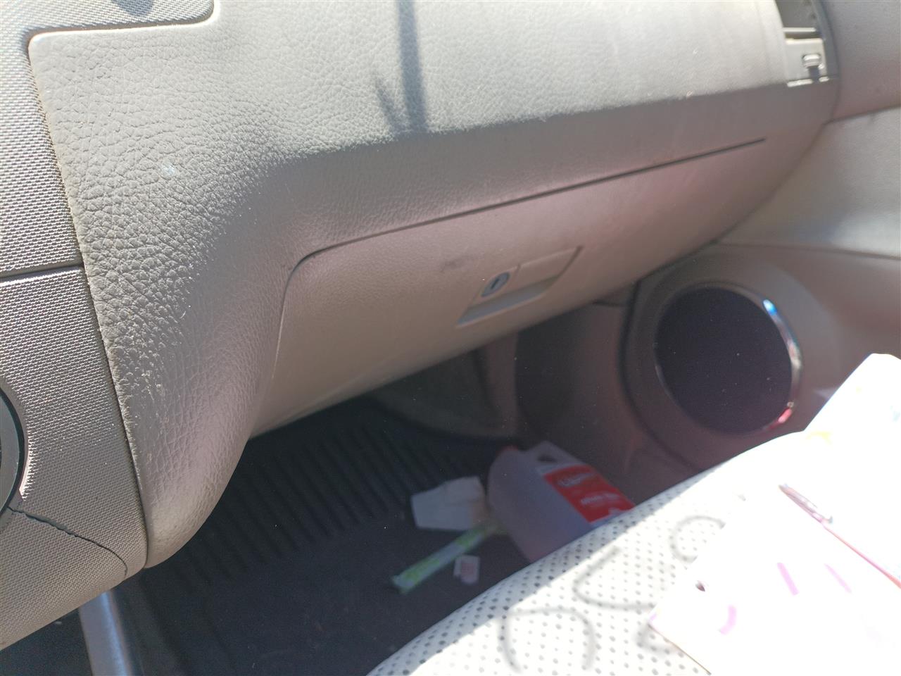 2006 Nissan Altima Glove Box Compartment