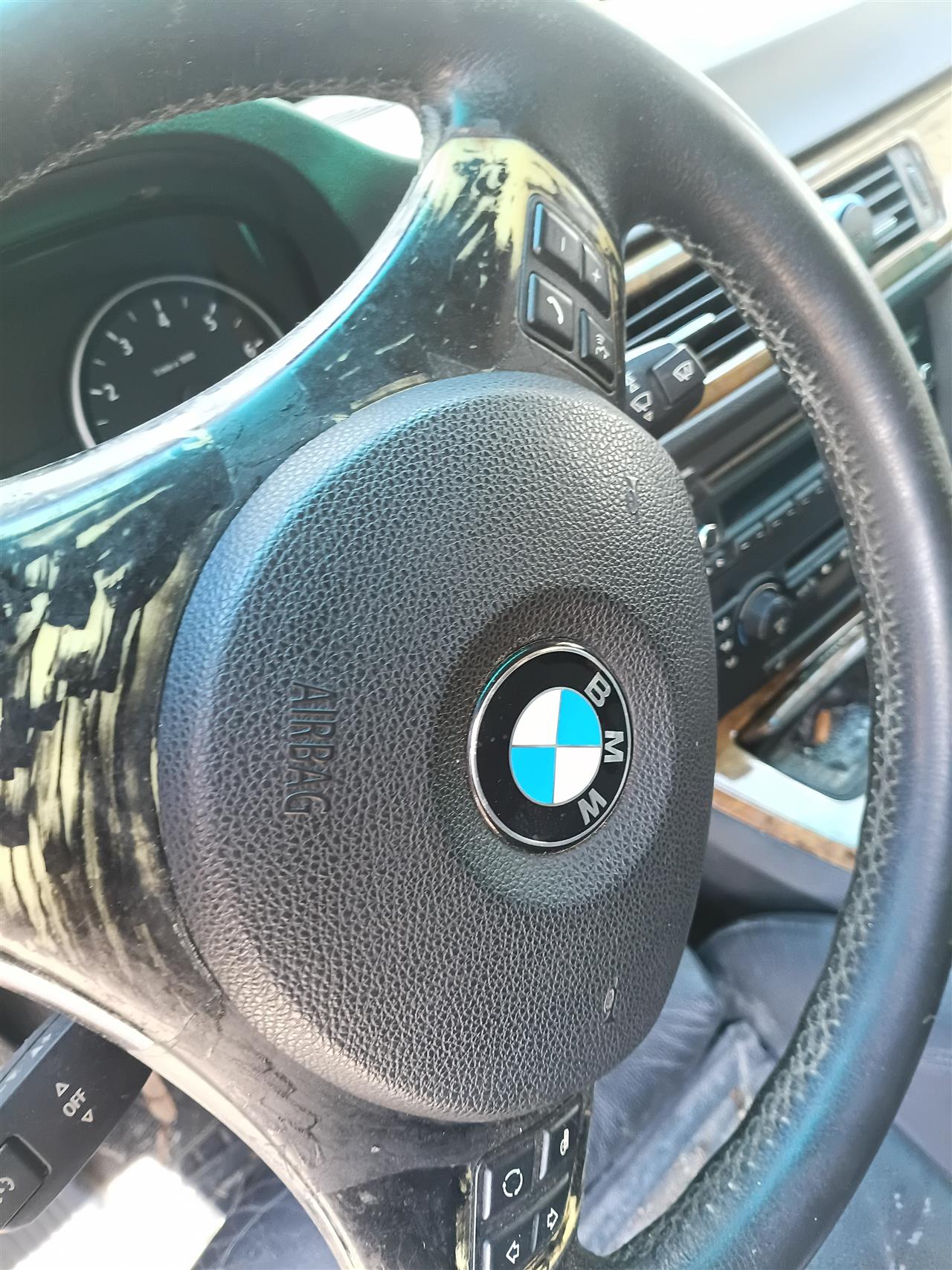 2006 BMW 323I, BMW 325I, BMW 330I Driver Side Left AIR BAG driver wheel 3 spoke design 6 sided