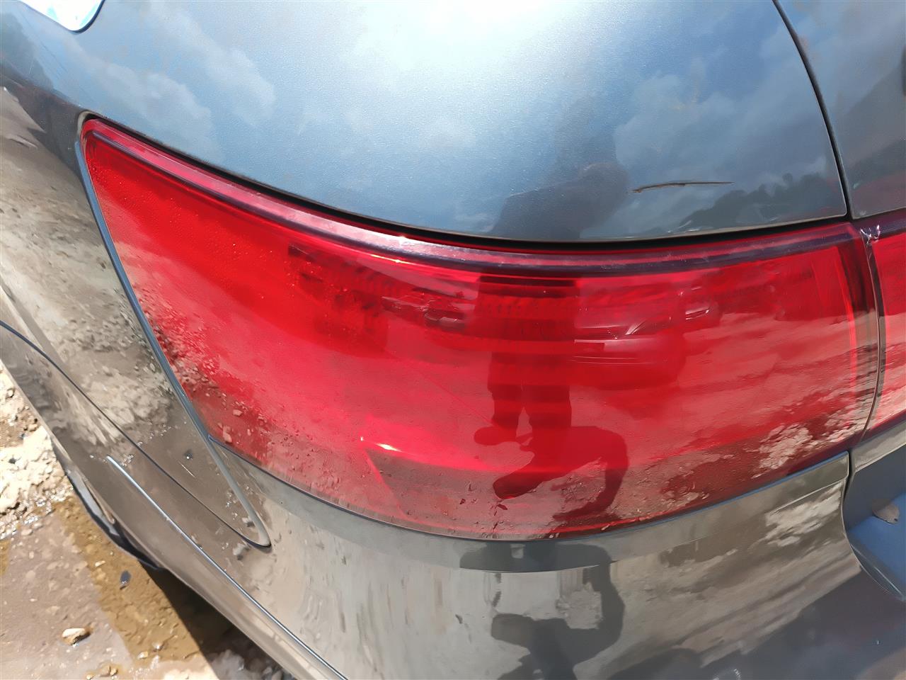 2009 2010 Hyundai Sonata Driver Side Left Tail Light Lamp Assembly quarter panel mounted L