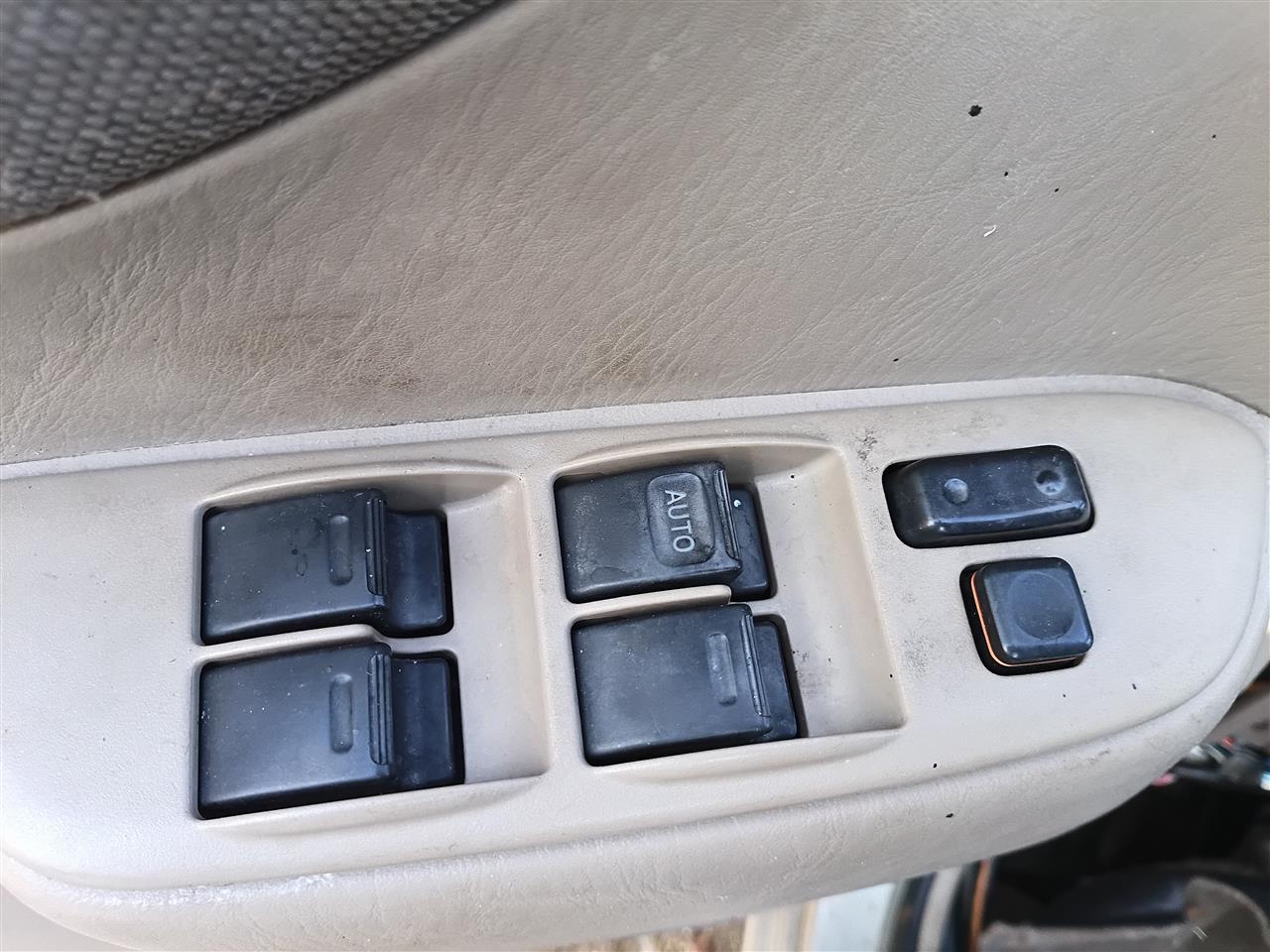 2001 2002 2003 Toyota RAV4 Driver Side Left Front Door Window Master Switch Driver s