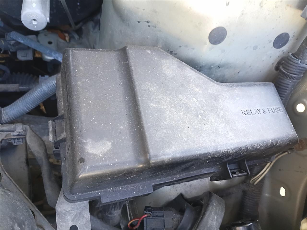 2001 2002 2003 Toyota RAV4 Engine Bay Fuse Box Relay Panel