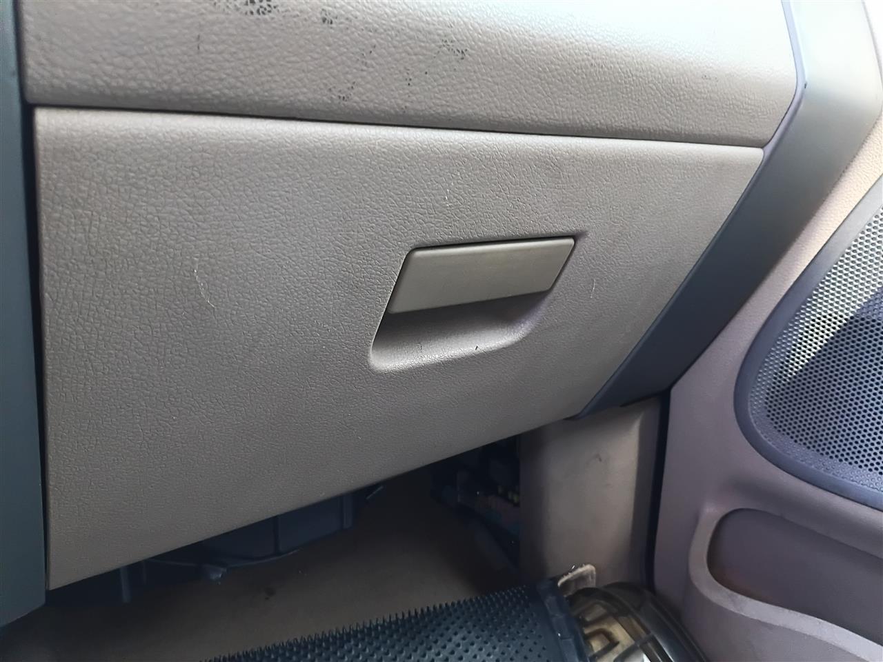 2007 Ford Glove Box Compartment